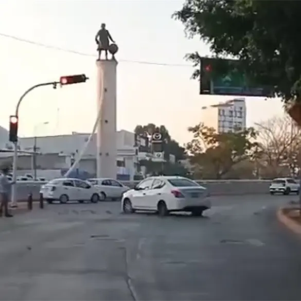 Reportan balacera y ponchallantas en la Glorieta Col&oacute;n de Guadalajara
