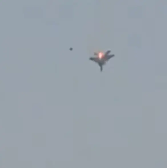 El momento exacto en que tres cazas de EE.UU. se estrellan en Kuwait tras error de defensa aérea El momento exacto en que tres cazas de EE.UU. se estrellan en Kuwait tras error de defensa aérea