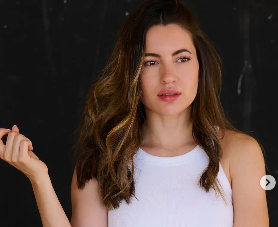 En el ámbito personal mantiene una relación estable con el actor James Trevena, con quien lleva varios años de noviazgo.