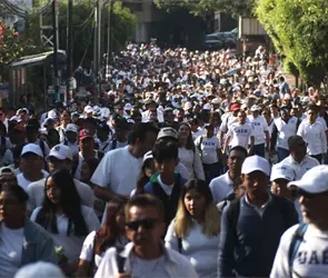Cientos de personas marchan en Cuernavaca para exigir justicia por Kimberly Josel&iacute;n