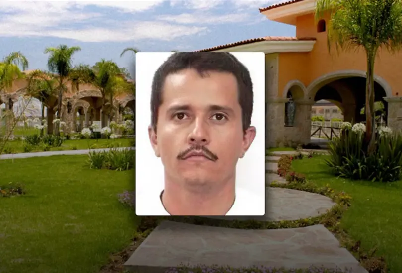 La sepultura del l&iacute;der del CJNG fue cubierta por decenas de coronas y flores.