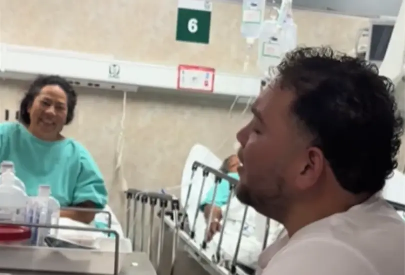 Por algunos minutos, el &aacute;rea de urgencias dej&oacute; de sentirse como territorio de incertidumbre y se transform&oacute; en un peque&ntilde;o escenario &iacute;ntimo.