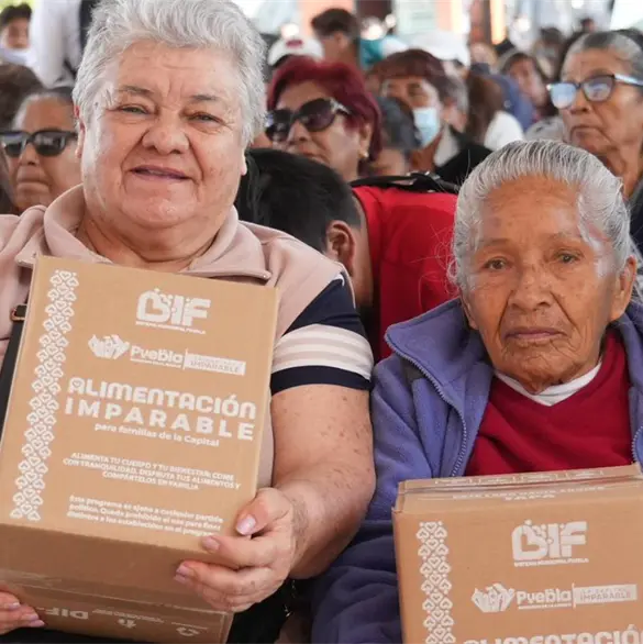 DIF Puebla distribuye despensas gratuitas a familias de la junta auxiliar La Libertad