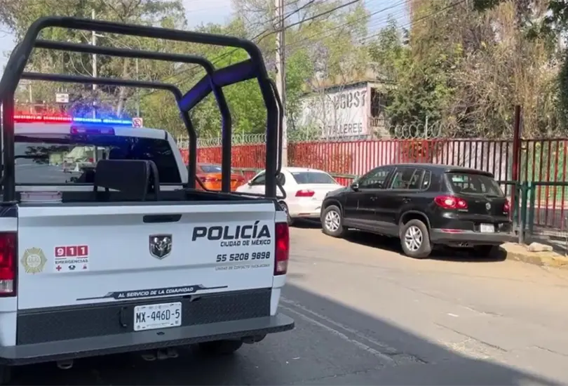 Alumno amenaza a compa&ntilde;ero con arma en escuela de CDMX; padres lo entregan a autoridades