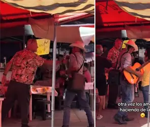 Comerciantes enfrentan a extranjero que agredi&oacute; a m&uacute;sico por tocar en un tianguis de Nayarit