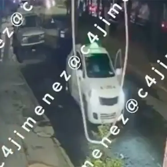Polic&iacute;as de CDMX son investigados por mover taxi con dos cad&aacute;veres de Azcapotzalco a Naucalpan