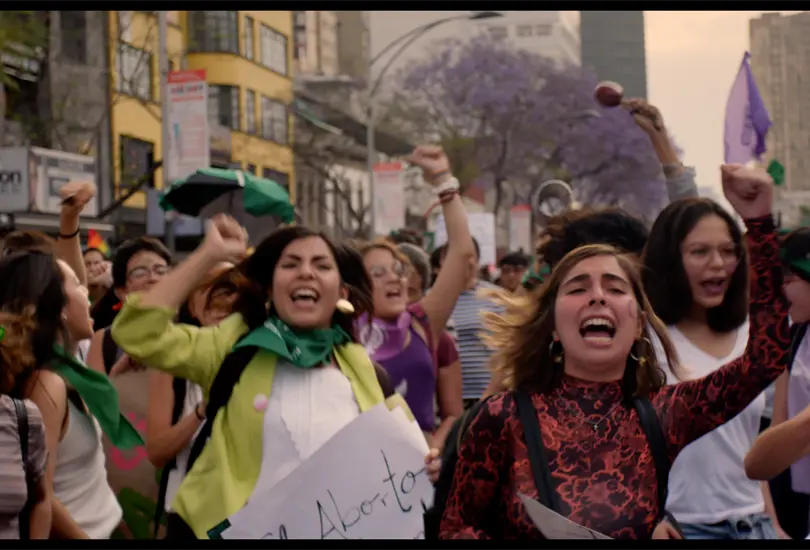 Rebeladas ilumina el 8M: cine feminista en la Glorieta de las Mujeres que Luchan