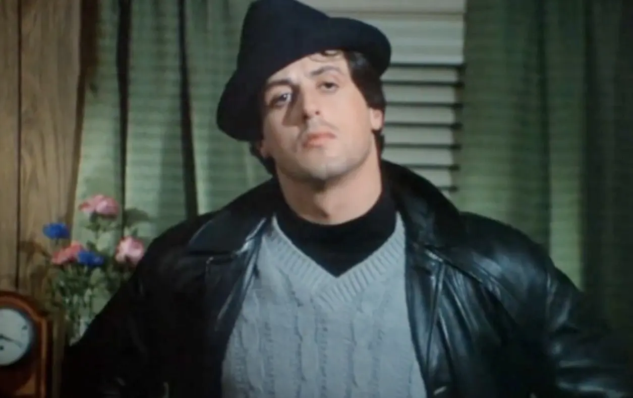 La película sobre un humilde boxeador de Filadelfia que recibe la oportunidad de su vida al enfrentarse al campeón mundial de peso pesado se convirtió en un clásico del cine deportivo. Contó con un presupuesto aproximado de 960 mil dólares y logró recaudar 225 millones de dólares en taquilla. Además, se llevó tres premios Oscar: Mejor película, Mejor director y Mejor montaje.