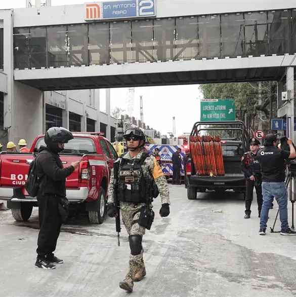 Colapsa edificio en San Antonio Abad; buscan a trabajadores bajo escombros