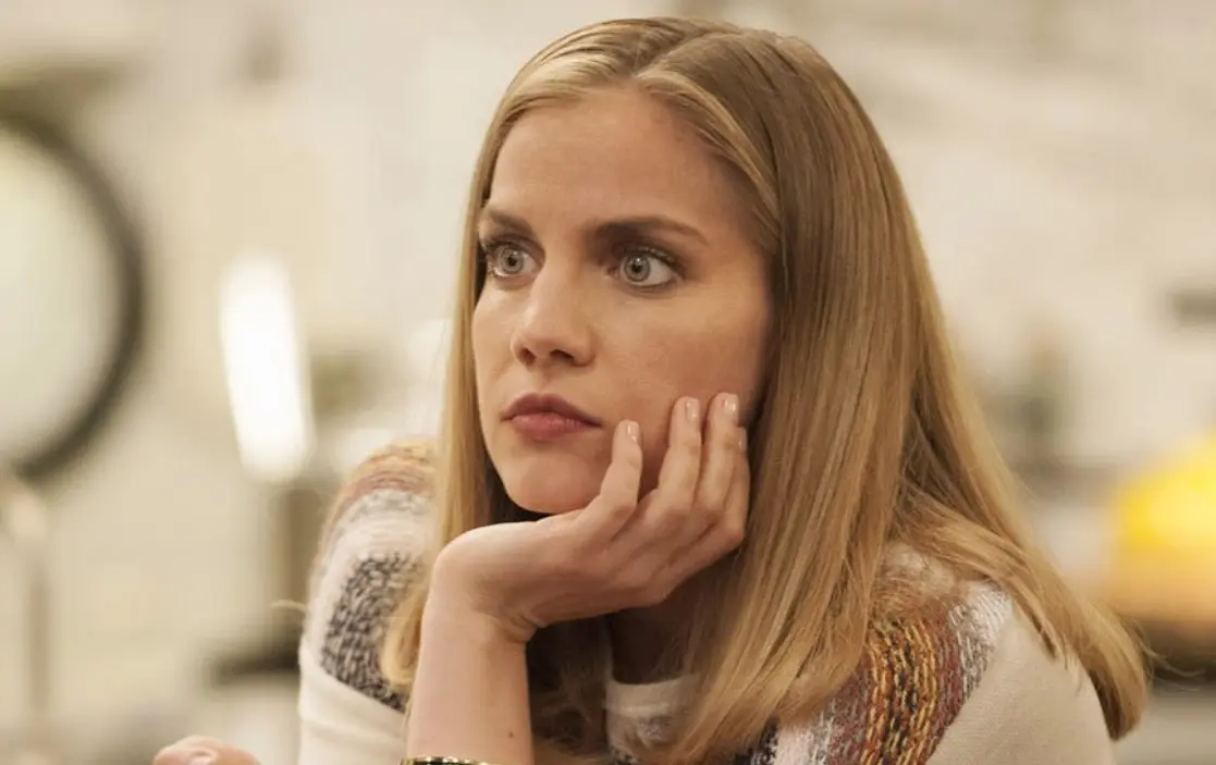 En su adolescencia decidió retirarse de la industria debido a que dejó de recibir ofertas de trabajo y enfrentó varios rechazos en audiciones.<br>