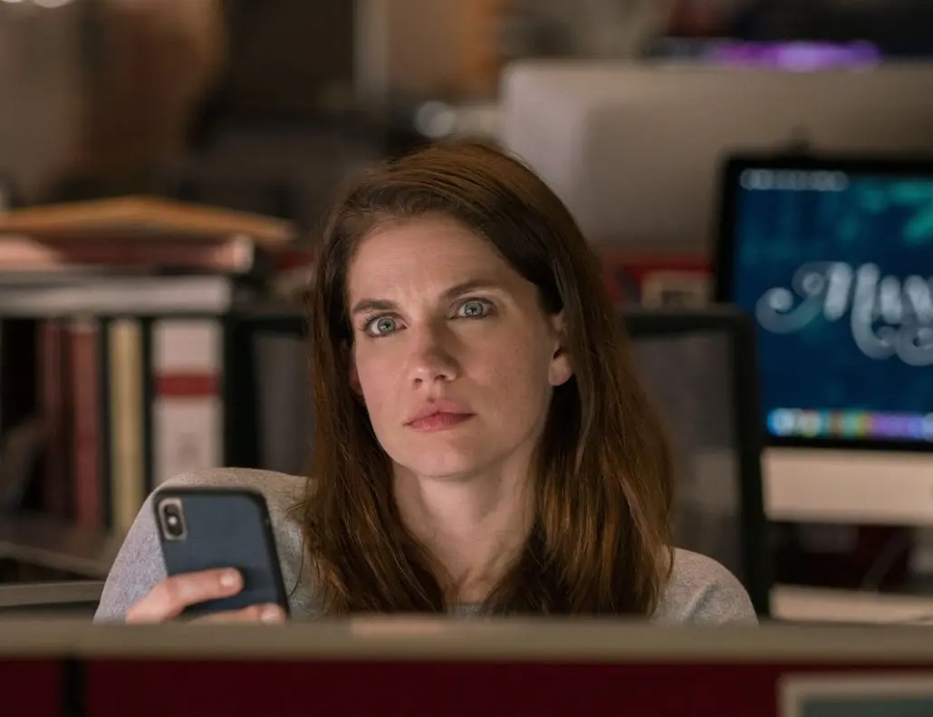 Actualmente, Anna Chlumsky tiene 45 años, continúa activa en la industria del entretenimiento y todavía es recordada por el público por su icónico papel en 'Mi primer beso'.