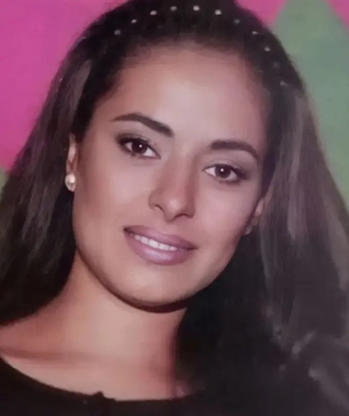 Antes de saltar a la fama, estudi&oacute; en la Universidad Aut&oacute;noma de Guadalajara (UAG), pero no concluy&oacute;.