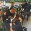 Con pistola en mano: captan asalto a clientes de restaurante en Lomas de Chapultepec
