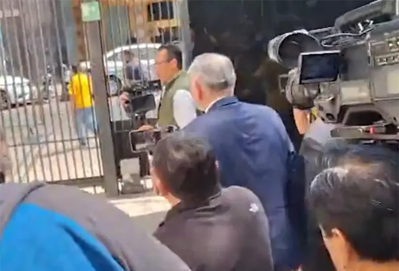 Una investigaci&oacute;n period&iacute;stica relacion&oacute; a un empresario cercano a Berm&uacute;dez con el financiamiento de eventos de la precampa&ntilde;a presidencial de L&oacute;pez Hern&aacute;ndez en 2023.