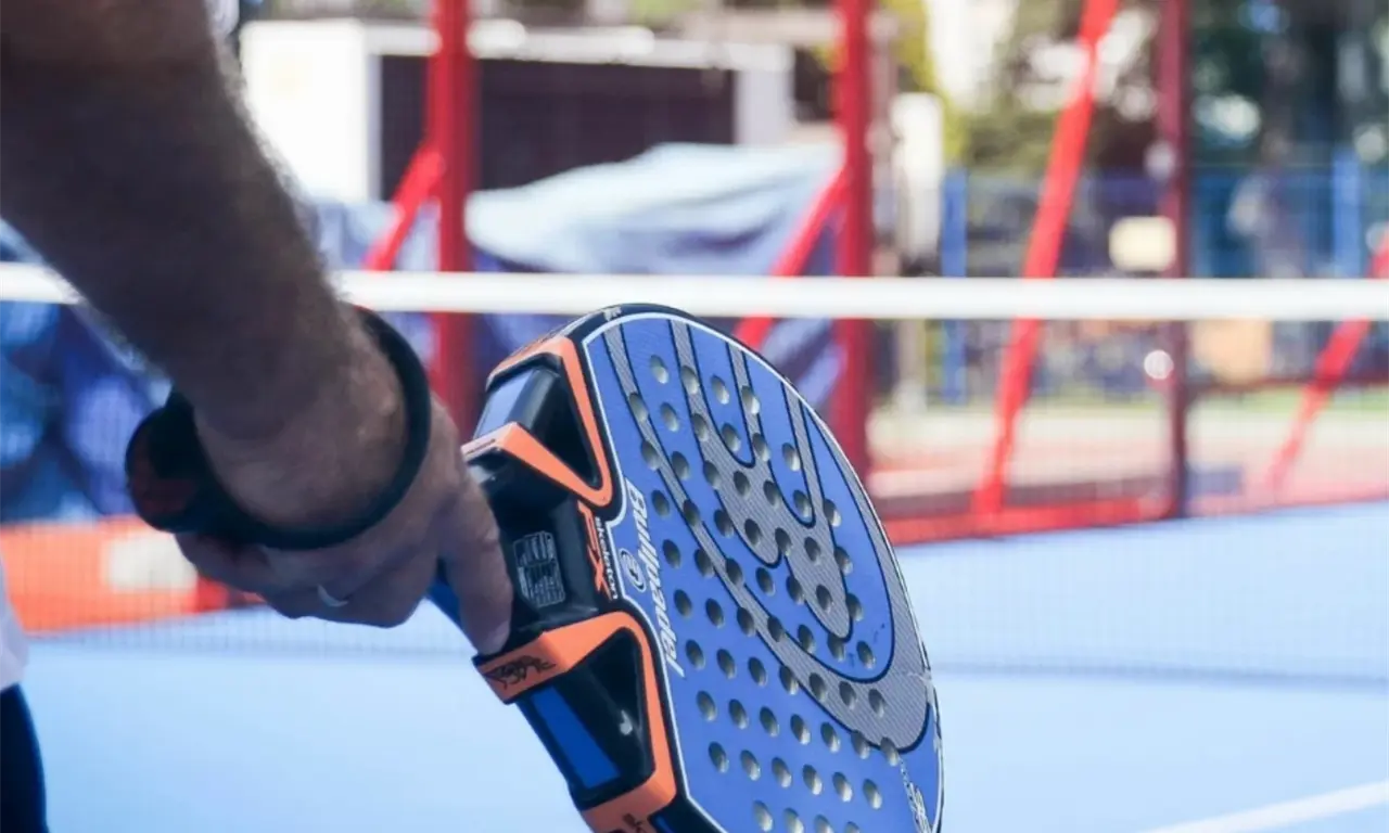  No sólo puedes usar la cancha sin costo, también hay instructores que enseñan desde nivel básico hasta técnicas más avanzadas. 