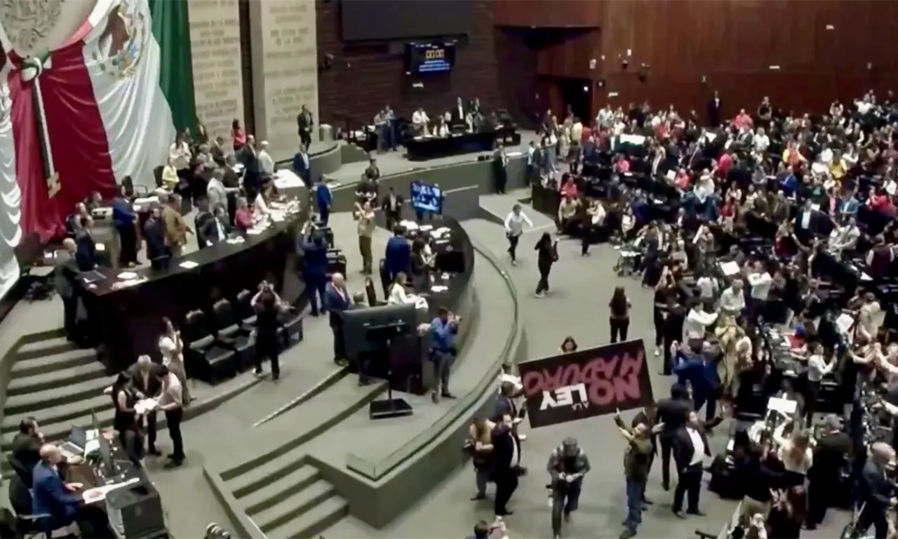  Sin mayoría calificada: Congreso frena reforma electoral de Sheinbaum 