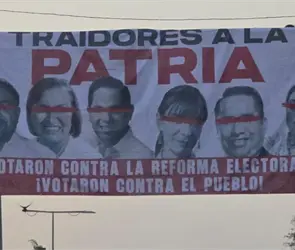 Con lonas, exhiben a diputados que votaron contra la Reforma Electoral