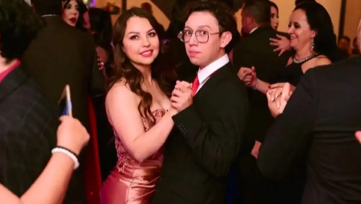  Brenda María Valenzuela Gil junto a su hijo Carlos Emilio. 