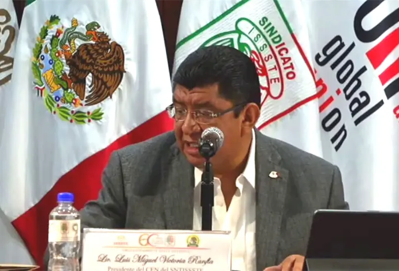 De acuerdo con reportes, un sujeto que se desplazaba en motocicleta se aproxim&oacute; a la camioneta del exl&iacute;der sindical y dispar&oacute; directamente contra el conductor.