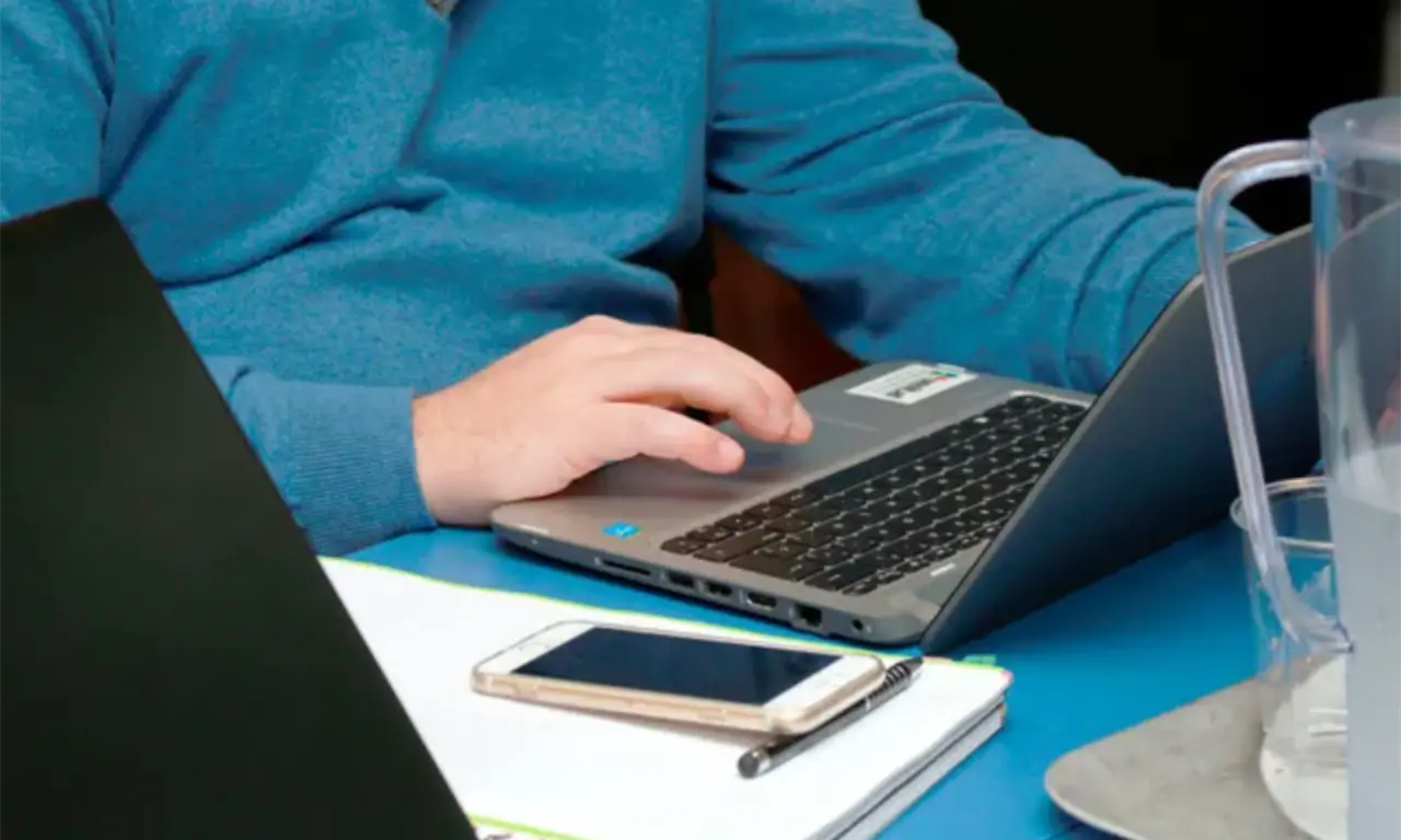  La declaración anual de personas físicas debe presentarse cada año durante el mes de abril. 