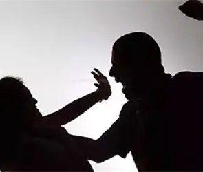 Joven golpea a su padre para proteger a su madre durante una discusi&oacute;n familiar