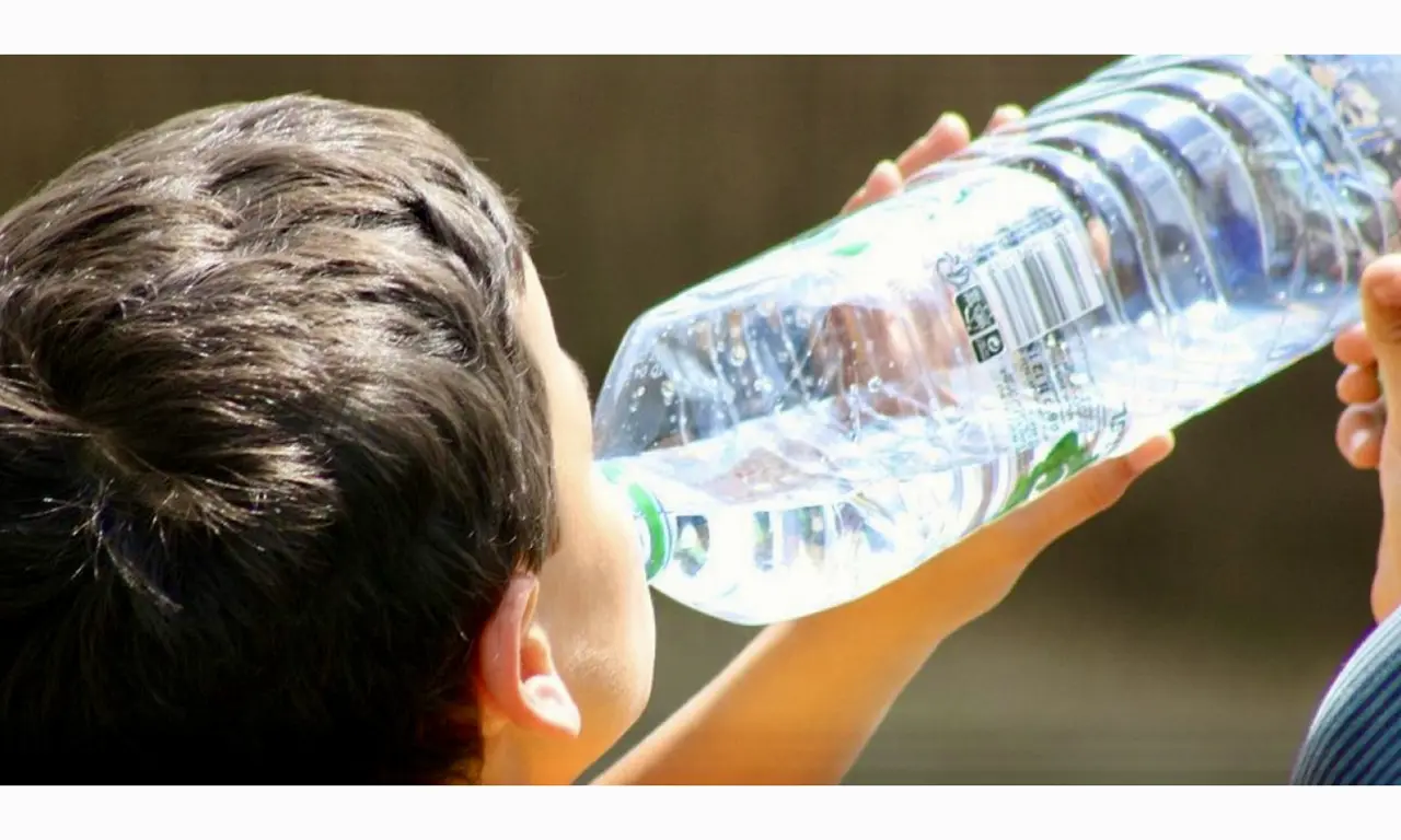  Alumno bebe cloro tras presunta “broma” de compañero y desata alarma escolar en Nuevo León 