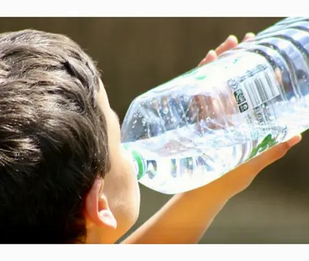 Alumno bebe cloro tras presunta "broma" de compa&ntilde;ero y desata alarma escolar en Nuevo Le&oacute;n