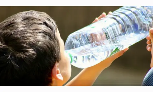 Alumno bebe cloro tras presunta "broma" de compa&ntilde;ero y desata alarma escolar en Nuevo Le&oacute;n