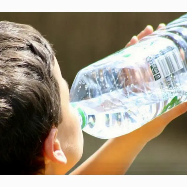 Alumno bebe cloro tras presunta "broma" de compa&ntilde;ero y desata alarma escolar en Nuevo Le&oacute;n