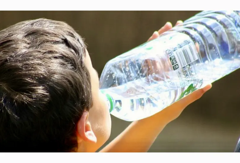 Alumno bebe cloro tras presunta "broma" de compa&ntilde;ero y desata alarma escolar en Nuevo Le&oacute;n