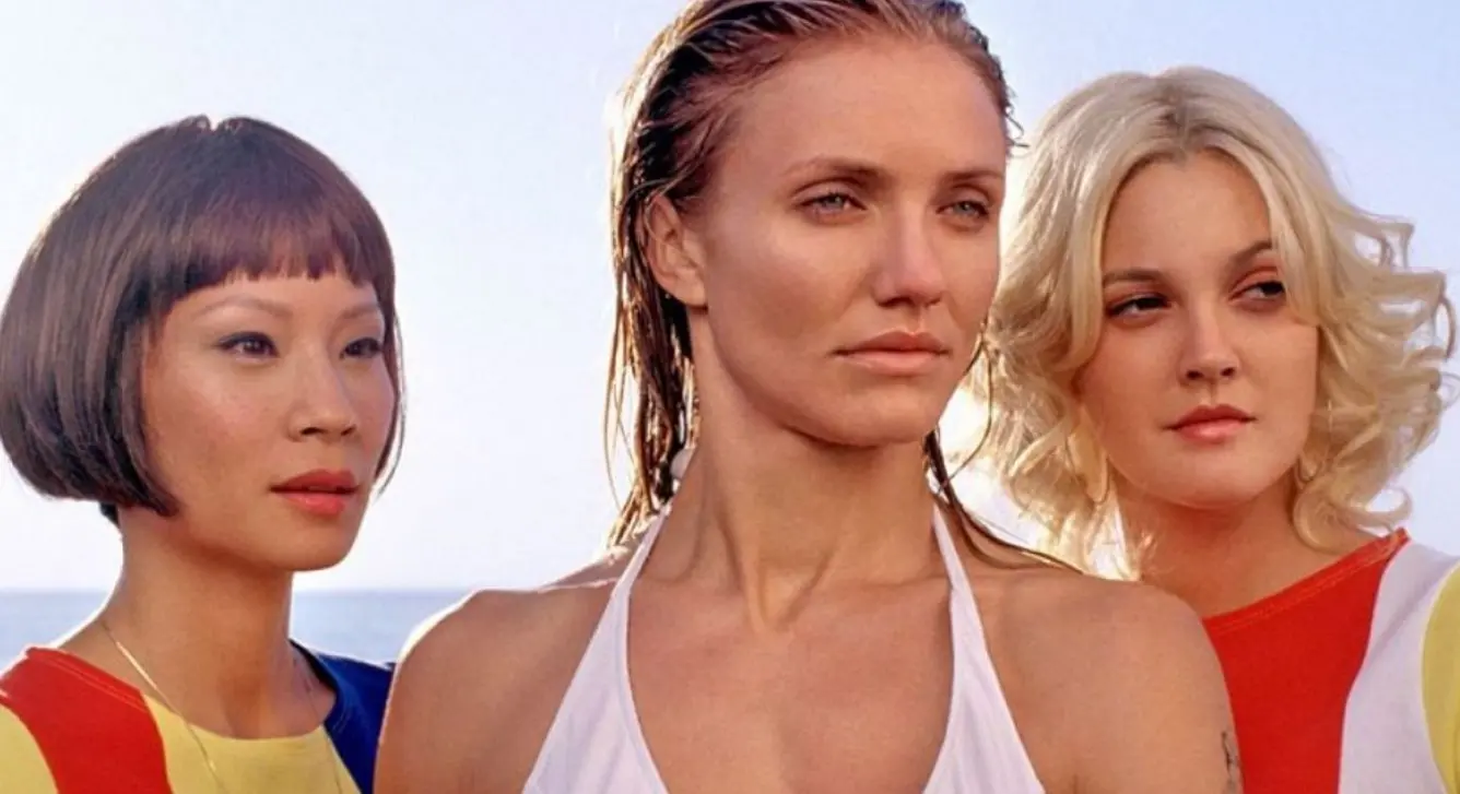 La película combinó acción, comedia y espionaje, convirtiéndose en un éxito de taquilla y dando origen a una secuela titulada 'Los Ángeles de Charlie: Al límite' en 2003. ¿Qué fue de las protagonistas?