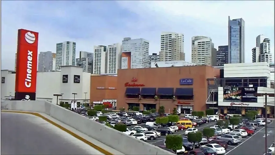 Hombre muere tras caer 12 metros del estacionamiento del Centro Comercial Santa Fe