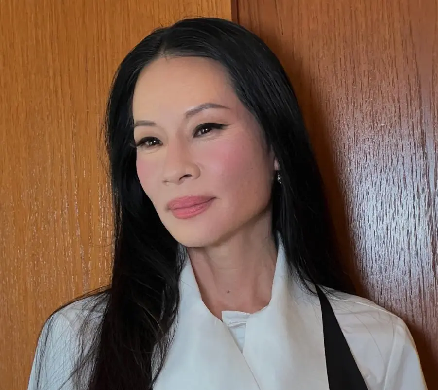 Hoy en día Lucy Liu tiene 57 años y es madre de un hijo que tuvo mediante gestación subrogada en 2015. En los últimos años también ha trabajado como directora y productora, además de dedicarse a proyectos artísticos.