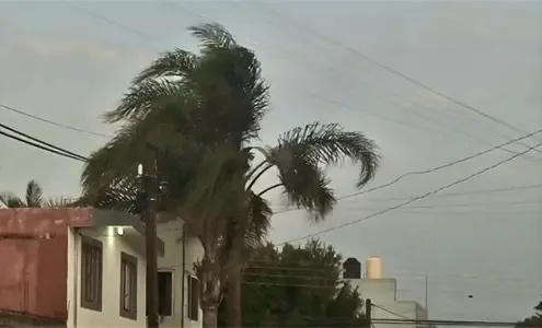 Alertan por fuertes vientos en Puebla: estas son las recomendaciones de Protecci&oacute;n Civil para evitar accidentes