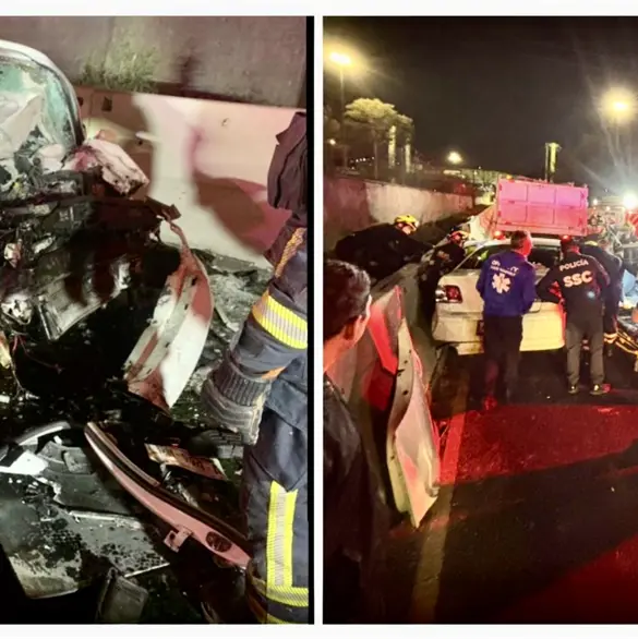 Auto se impacta contra el muro de contención en Calzada Ignacio Zaragoza y deja tres muertos Auto se impacta contra el muro de contención en Calzada Ignacio Zaragoza y deja tres muertos