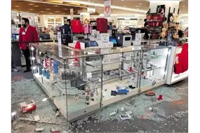 Arrestan a presunto ladr&oacute;n que asalt&oacute; el Sanborns de Plaza Metr&oacute;poli Patriotismo