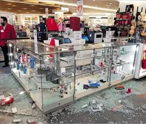 Arrestan a presunto ladr&oacute;n que asalt&oacute; el Sanborns de Plaza Metr&oacute;poli Patriotismo