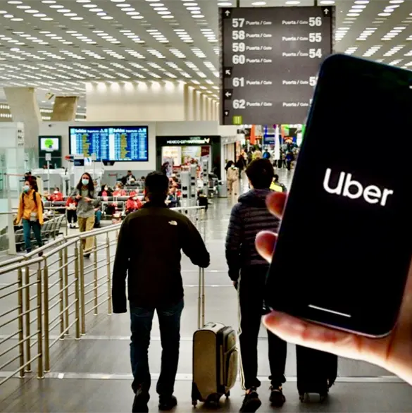 El choque entre taxistas y apps desata pol&eacute;mica en el aeropuerto de CDMX