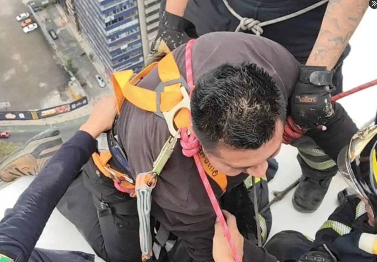 El trabajador logró ser rescatado sin ninguna lesión severa. Especial