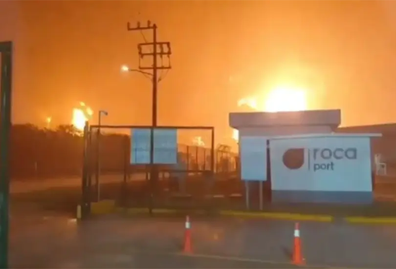 La empresa petrolera asegur&oacute; que el fuego ya fue controlado y que no existe riesgo para la poblaci&oacute;n.