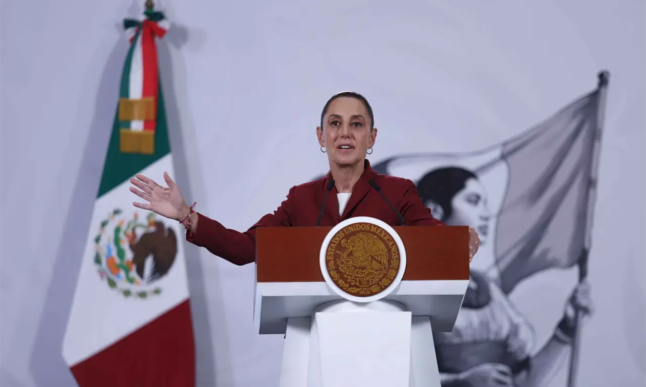  Sheinbaum pidió reubicar escuela cercana a la refinería. 