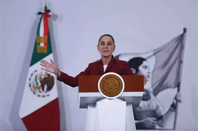 Incendio en refiner&iacute;a Dos Bocas: Sheinbaum pide mover escuela cercana