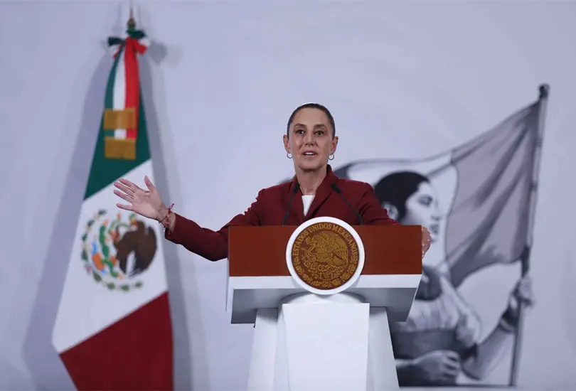 Sheinbaum pidió reubicar escuela cercana a la refinería.