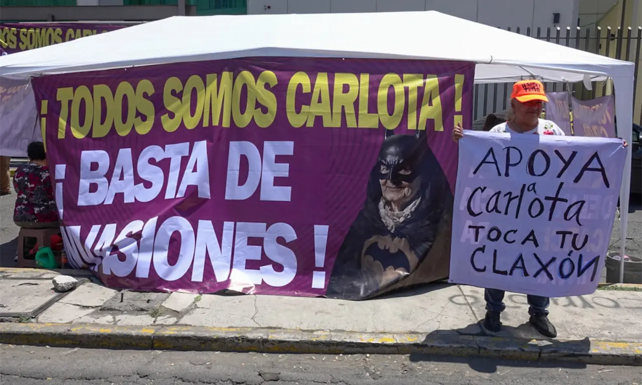  Así fue la salida de Doña Carlota tras meses en prisión preventiva 