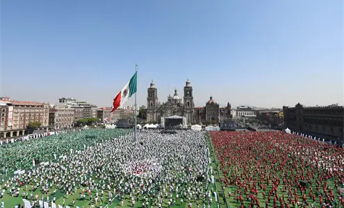 Revelan cu&aacute;nto habr&iacute;a costado la clase de futbol m&aacute;s grande del mundo del Z&oacute;calo
