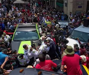 Maestros de la CNTE instalan plant&oacute;n de 72 horas en el Z&oacute;calo tras choque con polic&iacute;as