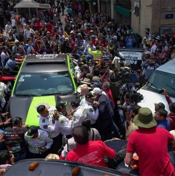 Maestros de la CNTE instalan plant&oacute;n de 72 horas en el Z&oacute;calo tras choque con polic&iacute;as