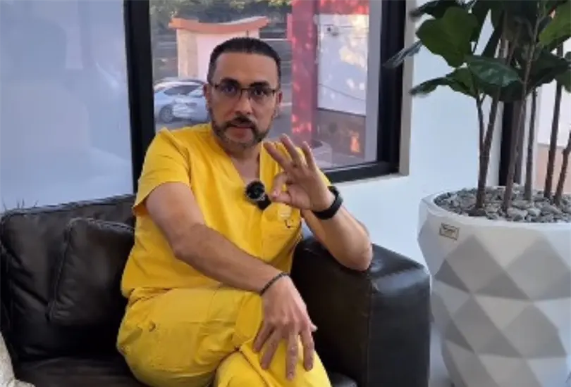 Se consolid&oacute; en el &aacute;mbito de la cirug&iacute;a est&eacute;tica por su trabajo con figuras p&uacute;blicas y su presencia en redes sociales.