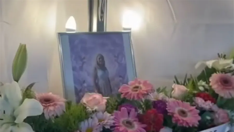 "Logr&oacute; cumplir su sue&ntilde;o de trabajar en la planta": Dan el &uacute;ltimo adi&oacute;s a Lorena, v&iacute;ctima del incendio en Dos Bocas