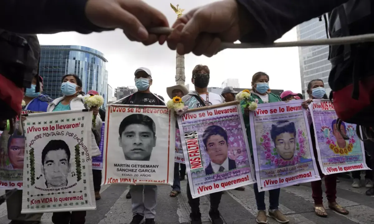  Hallan restos óseos en Iguala; aún no se confirma vínculo con los normalistas. 